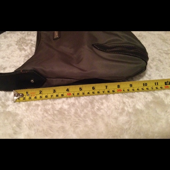 KENNETH COLE REACTION HOBO BAG - Picture 9 of 10